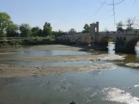 Tunca Nehri’nde su çekildi, kum adacıkları oluştu
