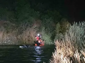 Tunceli’de araç Munzur Nehri’ne yuvarlandı: 2 yaralı
