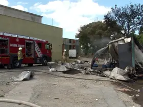 Tüp bomba gibi patladı, çay ocağı alevlere teslim oldu
