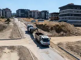 Turgutlu’da 2 kilometrelik yol sıcak asfaltla yenileniyor
