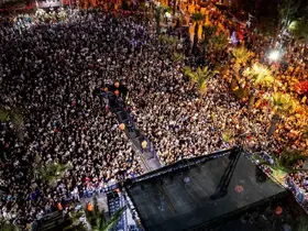 Turgutlu’da binlerce kişi Ece Mumay’la coştu
