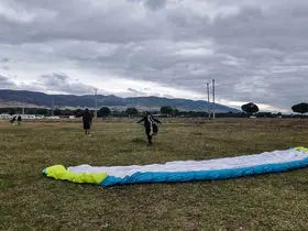 Turhal’da yamaç paraşütü eğitimini tamamlayan 15 kursiyer P2 lisansı almaya hak kazandı
