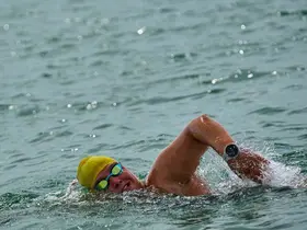 Türk ultramaraton yüzücüsü Melisa Uluarslan, Kuzey Kanalı’nı geçti
