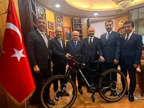 Türkiye Bisiklet Federasyonu heyetinden Devlet Bahçeli’ye ziyaret

