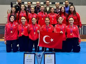 Türkiye Kadın Hokey Milli Takımı şampiyonluk kürsüsünde
