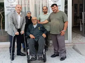 Türkiye Sakatlar Derneği Bafra Şubesi’nden şehit babasına akülü sandalye hediyesi
