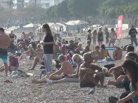 Türkiye soğukla mücadele ederken dünyaca ünlü sahilde yaz görüntüsü
