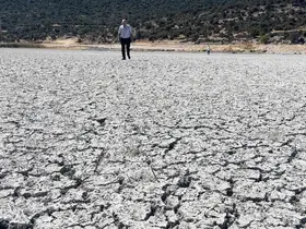 Türkiye’nin 4’üncü büyük gölü kuraklık nedeniyle ortadan ikiye bölündü
