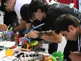 Türkiye’nin en çirkin robotları sahneye çıktı
