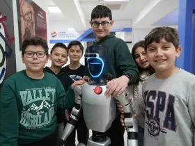 Türkiye’nin nüfusa kaydedilen ilk robotu şimdi de işe başladı
