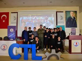 TUSAŞ baş test pilotundan öğrencilere ’gökyüzü dersleri’
