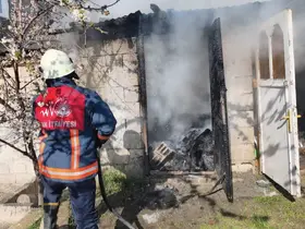 Tuşba’da odunluk yangını
