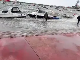 Tuzla’da fırtına alarmı: Deniz sahil yoluna taştı, tekneler zor anlar yaşadı
