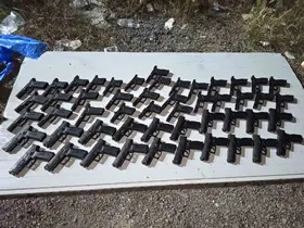 Tuzla’da toprağa gömülü kompresör tankında 20 silah ele geçirildi
