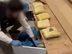 TV ünitesinde uyuşturucu gizleyip, kargoyla uyuşturucu sevkiyatına polis engeli

