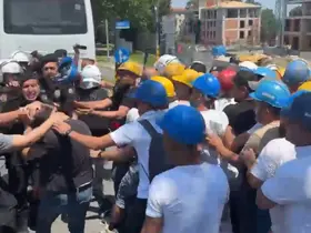 Ücretlerini alamadıklarını iddia eden madenciler, firmanın Tekirdağ’daki ofise yürüdü
