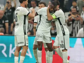 UEFA Avrupa Ligi: Beşiktaş: 1 - Midtjylland: 0 (İlk yarı)
