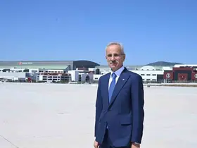 Ulaştırma ve Altyapı Bakanı Uraloğlu: "Havayolu işletmeleri her yolcuya en az 200 mililitre içme suyunu ücretsiz temin edecek"
