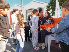 Uludağ Enerji ve LÖSEV, ’Turuncu Çadır’da bir araya geldi
