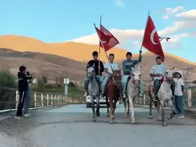 Ulupamir’de jandarma komutanına atlı karşılama
