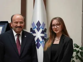 Üniversiteli Gizem, Rektör Çakmak’ın bir günlük mesaisine eşlik etti

