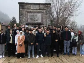 Üniversiteli öğrenciler tarihi ve doğal mekanları keşfetti
