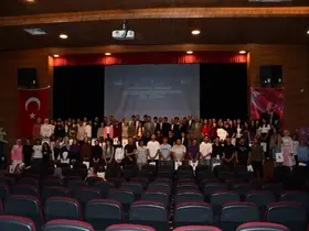 Üniversiteyi kazanan öğrenciler için uğurlama
