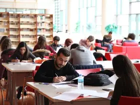 Uşak Üniversitesi Kütüphanesi öğrencilere sınırsız bilgi erişimi sunuyor
