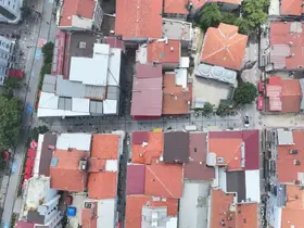 Uşak’ta Kurtuluş ve Yeşil Karaağaç mahallelerinde zemin taşları yenileniyor
