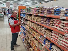 Uşak’ta marketlerde tarımsal ürün fiyatları takip edildi
