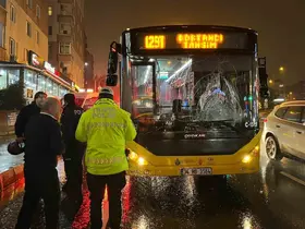 Üsküdar’da kırmızı ışıkta geçen yayaya İETT otobüsü çarptı
