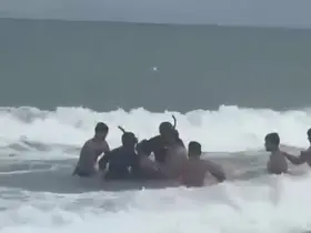 Uyarılara aldırış etmeyen 17 yaşındaki çocuk dalgalara kapılarak öldü
