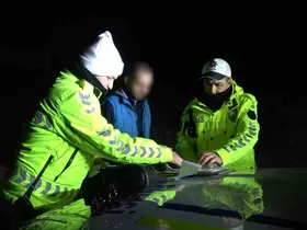 Uygulama noktasına gelmeden otomobilini park etti, sürücünün kendisi olmadığını iddia etti
