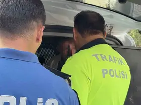 Uygulamada kimlik kontrolü yapılan çocuğun babası ekiplere mukavemet gösterdi
