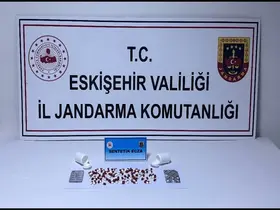 Üzerinde 128 adet sentetik ecza hapı taşıyan otobüs yolcusu jandarmaya yakalandı
