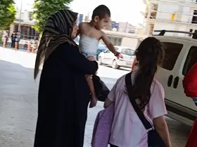 Üzerine kaynar çay dökülen çocuk hastaneye kaldırıldı
