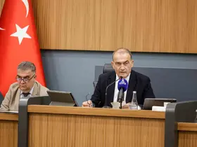 Uzundere iddialarına karşı hukuki açıklama: "Belediyemizin kaybettiği kira davası yok"
