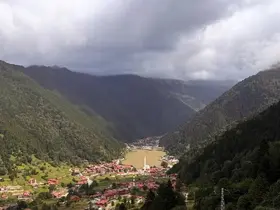Uzungöl, yağış sonrası kahverengine büründü
