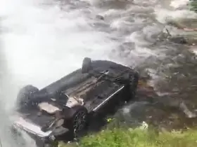 Uzungöl’de araç şelaleye uçtu: 1 yaralı
