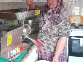 Uzunköprü’de kadınlara salça makinesi desteği
