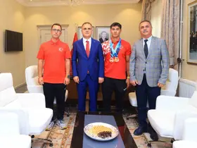 Vali Akbıyık Dünya şampiyonunu ağırladı
