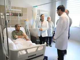 Vali Arslan Kıbrıs Gazisini hastanede ziyaret etti
