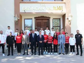 Vali Aydoğdu, sporcuları makamında ağırladı
