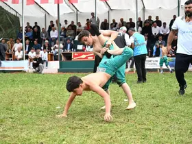 Vali Baruş ve Başkan Sekmen karakucak heyecanını paylaştı
