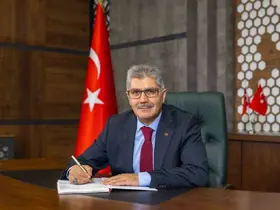 Vali Çelik: "Gençlerimizin eğitimini her şeyin üzerinde tutuyoruz"
