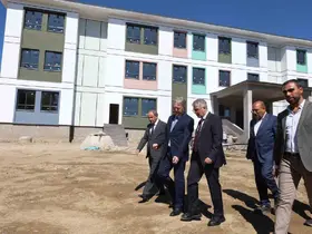 Vali Çelik, okul inşaatını inceledi
