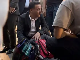 Vali Çiçek denk geldiği kazaya duyarsız kalmadı
