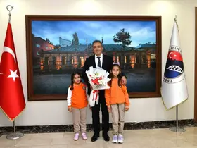 Vali Çiçek, İlköğretim Haftasında öğrencileri ağırladı

