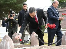 Vali Çiftçi, Karskapı ve Erzurum polis şehitliğini ziyaret etti
