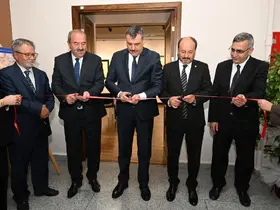 Vali Çiftçi, Müzehhip Sadrettin Er’in kişisel sergisini gezdi
